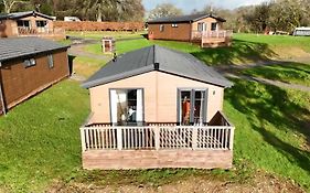 Two Bedroom Lodge In The Country - Owl, Peacock & Meadow